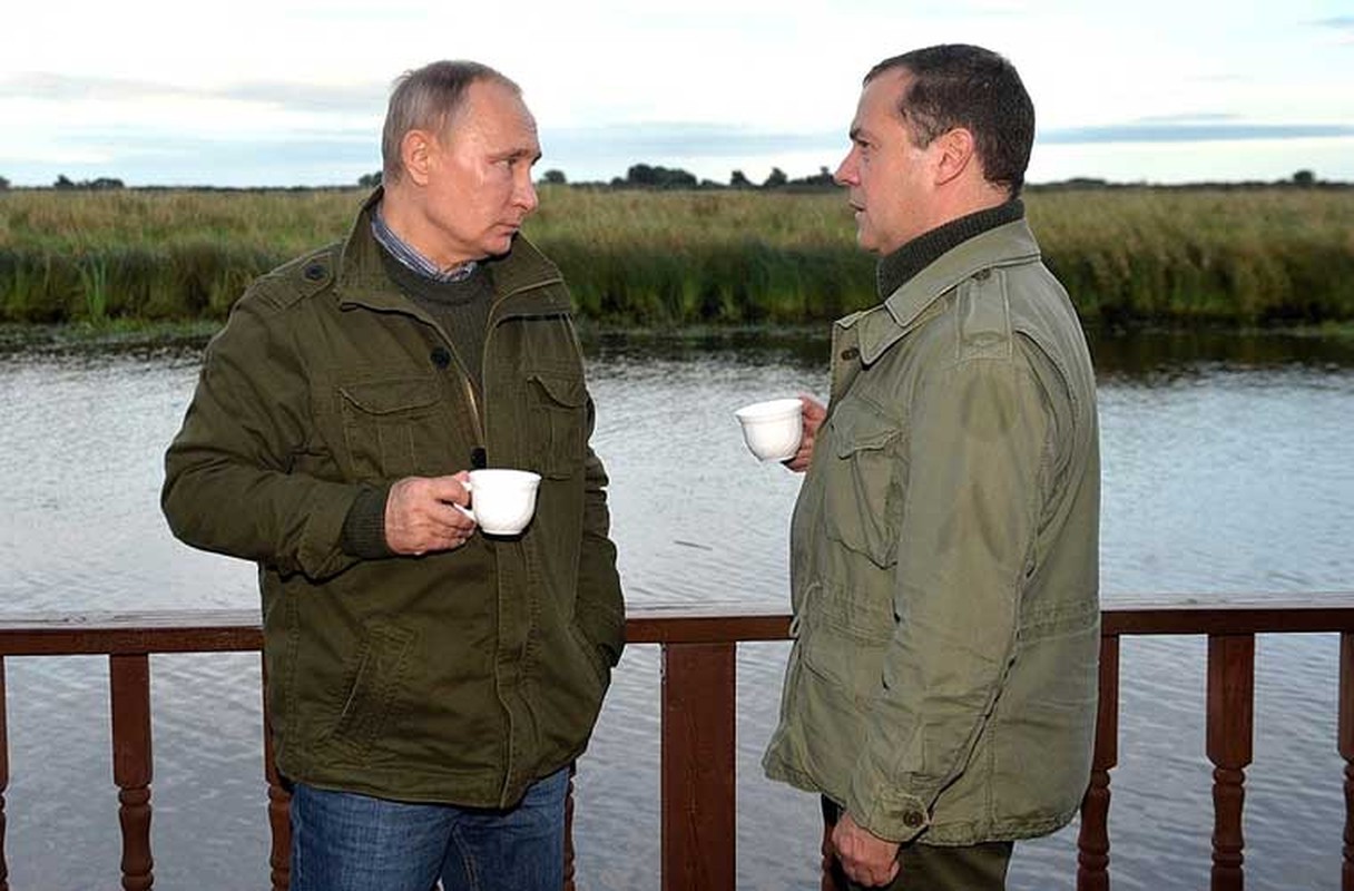 Chum anh bo doi quyen luc Putin-Medvedev tham dao Lipno-Hinh-12